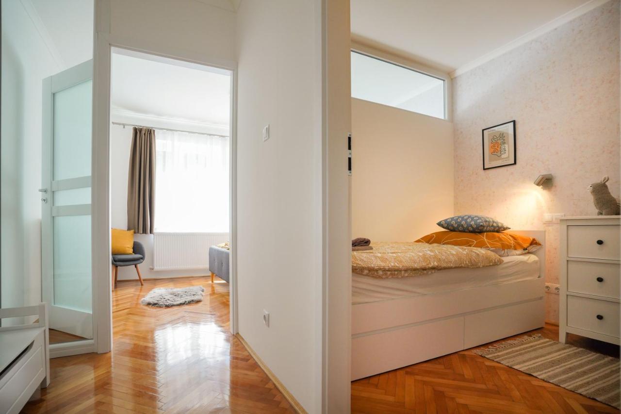 Piroska Bartokteri Apartman 02 Eger Bagian luar foto