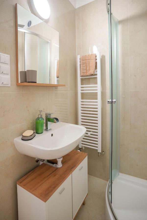 Piroska Bartokteri Apartman 02 Eger Bagian luar foto
